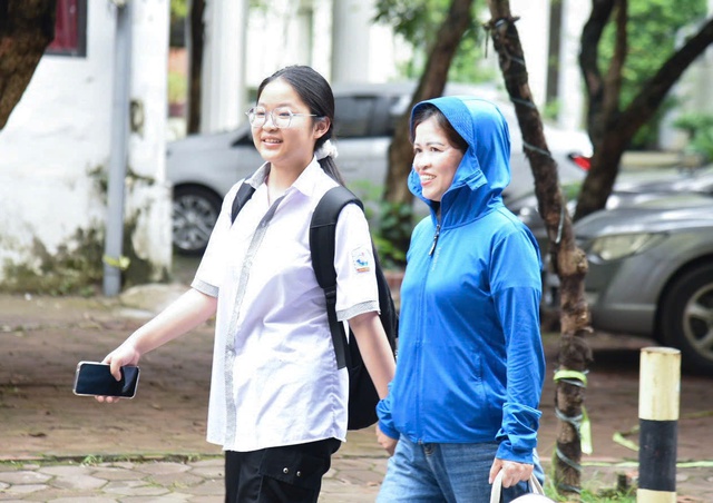 Điểm tựa mùa tuyển sinh vào 10: Khi cha mẹ là điểm tựa- Ảnh 5. Điểm tựa mùa tuyển sinh vào 10: Khi cha mẹ là điểm tựa- Ảnh 5.