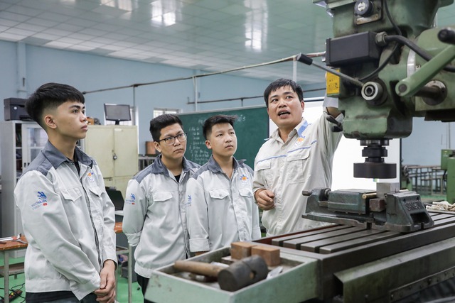 Điểm tựa mùa tuyển sinh vào 10: Khi cha mẹ là điểm tựa- Ảnh 6. Điểm tựa mùa tuyển sinh vào 10: Khi cha mẹ là điểm tựa- Ảnh 6.