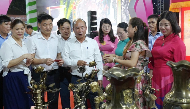 Giới thiệu hơn 1.000 đặc sản 3 miền tại huyện Thanh Trì- Ảnh 2. Giới thiệu hơn 1.000 đặc sản 3 miền tại huyện Thanh Trì- Ảnh 2.