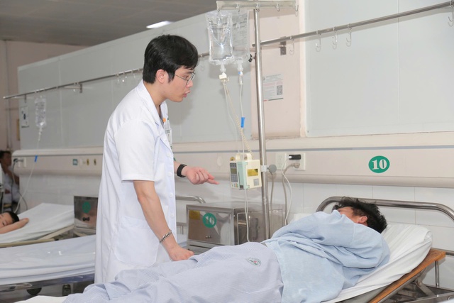 Cấp cứu thành công thanh niên bị suy thận cấp do say nóng- Ảnh 1. Cấp cứu thành công thanh niên bị suy thận cấp do say nóng- Ảnh 1.