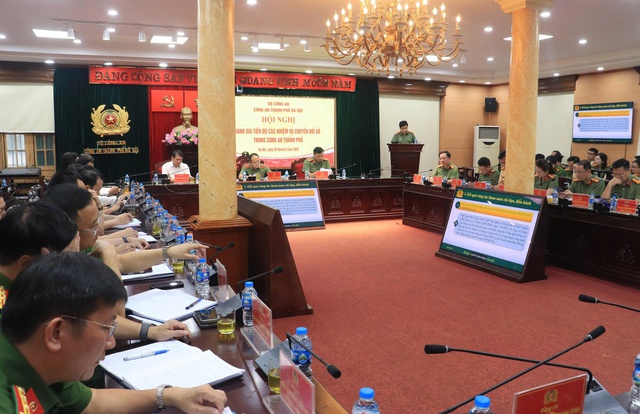 Công an Hà Nội tiếp tục đẩy mạnh chuyển đổi số- Ảnh 1. Công an Hà Nội tiếp tục đẩy mạnh chuyển đổi số- Ảnh 1.