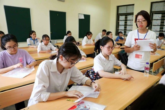 Sáng nay, gần 103.000 thí sinh Hà Nội làm thủ tục dự thi lớp 10- Ảnh 1. Sáng nay, gần 103.000 thí sinh Hà Nội làm thủ tục dự thi lớp 10- Ảnh 1.