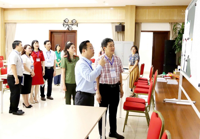Thí sinh Hà Nội bước vào môn thi đầu tiên Kỳ thi tuyển sinh lớp 10 công lập- Ảnh 4. Thí sinh Hà Nội bước vào môn thi đầu tiên Kỳ thi tuyển sinh lớp 10 công lập- Ảnh 4.