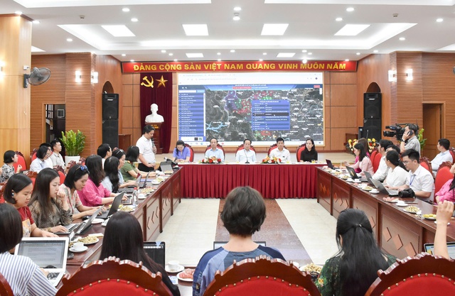 Kỳ thi vào lớp 10 diễn ra an toàn, nghiêm túc, thành công- Ảnh 2. Kỳ thi vào lớp 10 diễn ra an toàn, nghiêm túc, thành công- Ảnh 2.