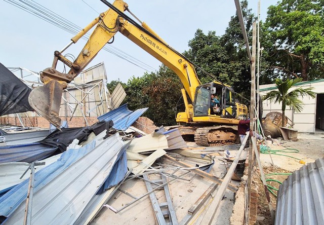 Yêu cầu thường xuyên công khai các trường hợp vi phạm về đất đai, xây dựng- Ảnh 1. Yêu cầu thường xuyên công khai các trường hợp vi phạm về đất đai, xây dựng- Ảnh 1.