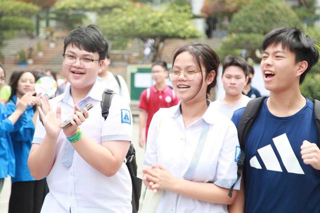 Thi lớp 10 chuyên: Công tác coi thi an toàn, nghiêm túc- Ảnh 2. Thi lớp 10 chuyên: Công tác coi thi an toàn, nghiêm túc- Ảnh 2.