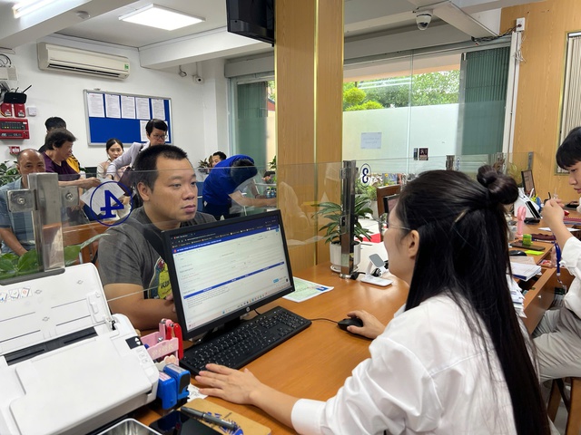 Phường đầu tiên của Hà Nội đưa robot AI vào phục vụ nhân dân- Ảnh 1. Phường đầu tiên của Hà Nội đưa robot AI vào phục vụ nhân dân- Ảnh 1.
