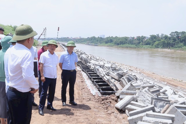 Kiểm tra giám sát, khắc phục bất cập các trọng điểm xung yếu đê- Ảnh 1. Kiểm tra giám sát, khắc phục bất cập các trọng điểm xung yếu đê- Ảnh 1.