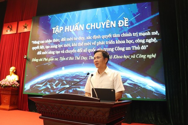 Công an Hà Nội phát động phong trào 'Bình dân học vụ số'- Ảnh 3. Công an Hà Nội phát động phong trào 'Bình dân học vụ số'- Ảnh 3.