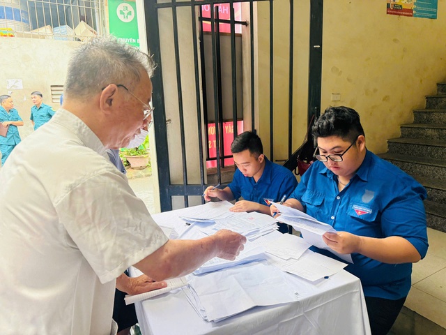 Khám, tư vấn sức khỏe, tặng quà tới các gia đình chính sách- Ảnh 1. Khám, tư vấn sức khỏe, tặng quà tới các gia đình chính sách- Ảnh 1.