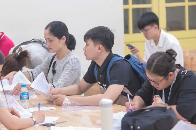 Đồng hành cùng học sinh Thủ đô lựa chọn ban học đầu cấp- Ảnh 5. Đồng hành cùng học sinh Thủ đô lựa chọn ban học đầu cấp- Ảnh 5.