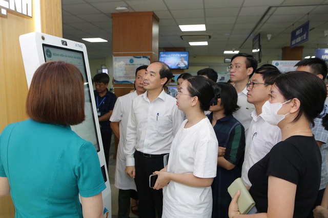 Hướng đến xây dựng bệnh viện thông minh, chăm sóc sức khoẻ nhân dân hiệu quả- Ảnh 2. Hướng đến xây dựng bệnh viện thông minh, chăm sóc sức khoẻ nhân dân hiệu quả- Ảnh 2.
