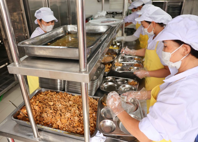 Hà Nội triển khai công tác tổ chức bữa ăn bán trú tại trường công lập- Ảnh 1. Hà Nội triển khai công tác tổ chức bữa ăn bán trú tại trường công lập- Ảnh 1.
