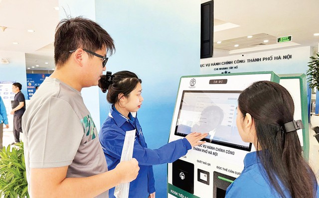 Thanh niên Thủ đô phát huy tinh thần ‘Bình dân học vụ số’- Ảnh 1. Thanh niên Thủ đô phát huy tinh thần ‘Bình dân học vụ số’- Ảnh 1.