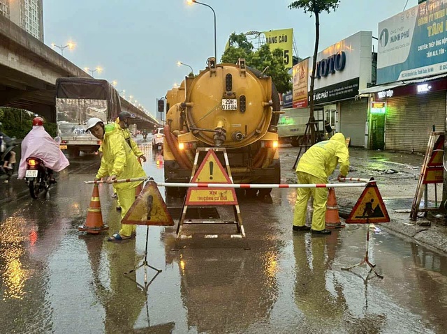 Gần 280 cây đổ, cành gãy sau trận mưa dông chiều 19/7- Ảnh 1.