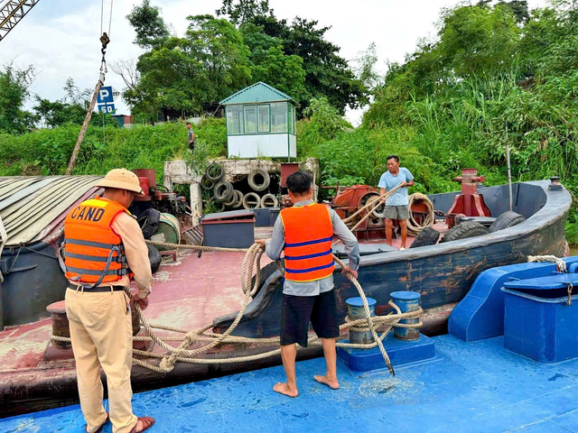 Hà Nội khẩn trương triển khai ứng phó khẩn cấp với bão số 3- Ảnh 1. Hà Nội khẩn trương triển khai ứng phó khẩn cấp với bão số 3- Ảnh 1.