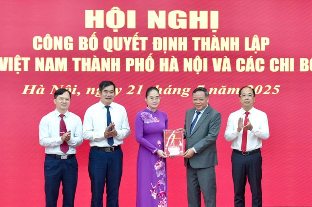 Đảng bộ MTTQ Việt Nam TP. Hà Nội gồm 36 chi bộ trực thuộc- Ảnh 2. Đảng bộ MTTQ Việt Nam TP. Hà Nội gồm 36 chi bộ trực thuộc- Ảnh 2.