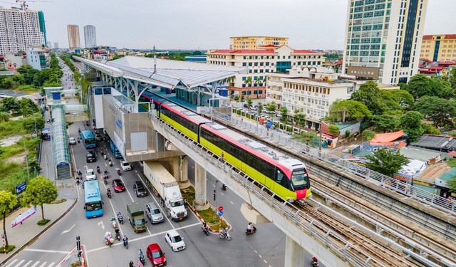Hà Nội: Xe buýt, tàu điện có thể tạm dừng khi bão số 3 đổ bộ- Ảnh 1. Hà Nội: Xe buýt, tàu điện có thể tạm dừng khi bão số 3 đổ bộ- Ảnh 1.