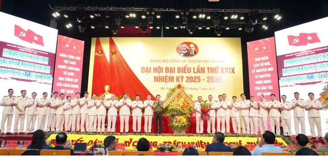 Quyết tâm xây dựng lực lượng Công an Thủ đô vững mạnh toàn diện- Ảnh 1. Quyết tâm xây dựng lực lượng Công an Thủ đô vững mạnh toàn diện- Ảnh 1.