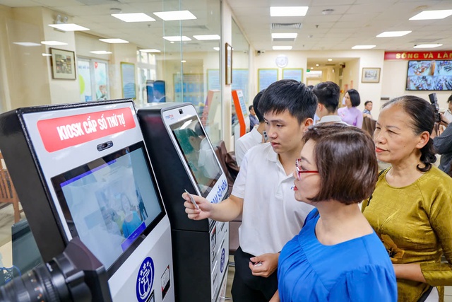 Hà Nội triển khai lấy số thứ tự trực tuyến trên ứng dụng iHanoi- Ảnh 2. Hà Nội triển khai lấy số thứ tự trực tuyến trên ứng dụng iHanoi- Ảnh 2.