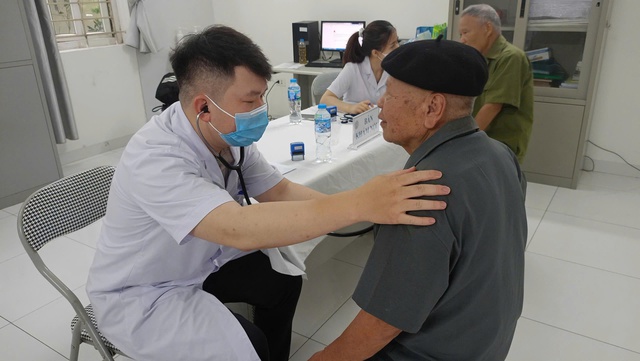 Chăm lo tốt hơn sức khỏe cho người có công với cách mạng- Ảnh 2.