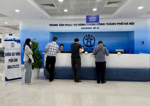Hà Nội chấn chỉnh tình trạng ‘cò làm giấy tờ’ thu phí trái quy định- Ảnh 1. Hà Nội chấn chỉnh tình trạng ‘cò làm giấy tờ’ thu phí trái quy định- Ảnh 1.