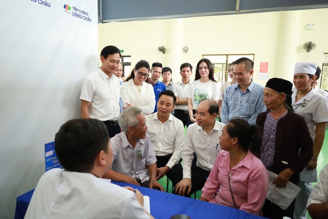 Nghĩa tình tuổi trẻ với người có công: Khám sức khỏe, trao yêu thương- Ảnh 2. Nghĩa tình tuổi trẻ với người có công: Khám sức khỏe, trao yêu thương- Ảnh 2.