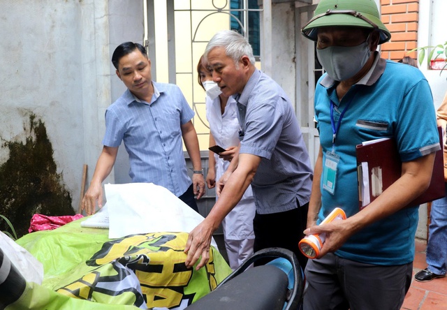 Người dân chủ động các biện pháp phòng bệnh mùa mưa bão- Ảnh 1. Người dân chủ động các biện pháp phòng bệnh mùa mưa bão- Ảnh 1.