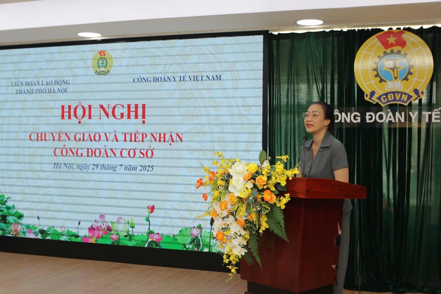 Bàn giao Công đoàn cơ sở về trực thuộc Công đoàn Y tế Việt Nam quản lý- Ảnh 1. Bàn giao Công đoàn cơ sở về trực thuộc Công đoàn Y tế Việt Nam quản lý- Ảnh 1.