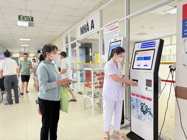 Đồng bộ các giải pháp ứng dụng công nghệ thông tin, chuyển đổi số trong y tế- Ảnh 1. Đồng bộ các giải pháp ứng dụng công nghệ thông tin, chuyển đổi số trong y tế- Ảnh 1.