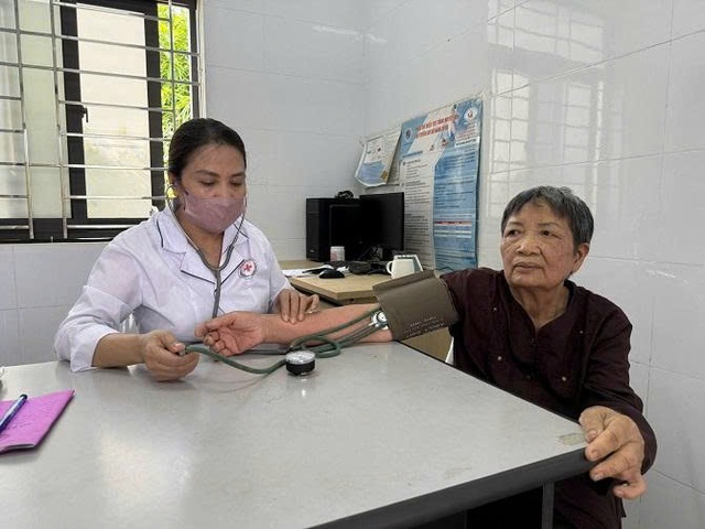 Y tế cơ sở thông suốt khi vận hạnh chính quyền 2 cấp- Ảnh 1. Y tế cơ sở thông suốt khi vận hạnh chính quyền 2 cấp- Ảnh 1.