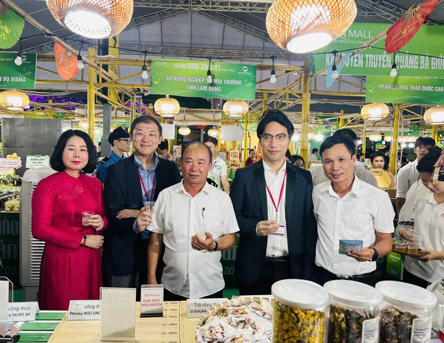 Hơn 1.000 dòng sản phẩm nông sản có mặt tại 'Tự hào nông sản Việt'- Ảnh 3. Hơn 1.000 dòng sản phẩm nông sản có mặt tại 'Tự hào nông sản Việt'- Ảnh 3.