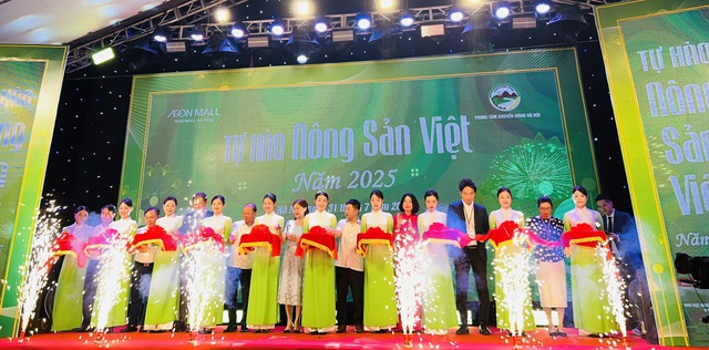 Hơn 1.000 dòng sản phẩm nông sản có mặt tại 'Tự hào nông sản Việt'- Ảnh 1. Hơn 1.000 dòng sản phẩm nông sản có mặt tại 'Tự hào nông sản Việt'- Ảnh 1.