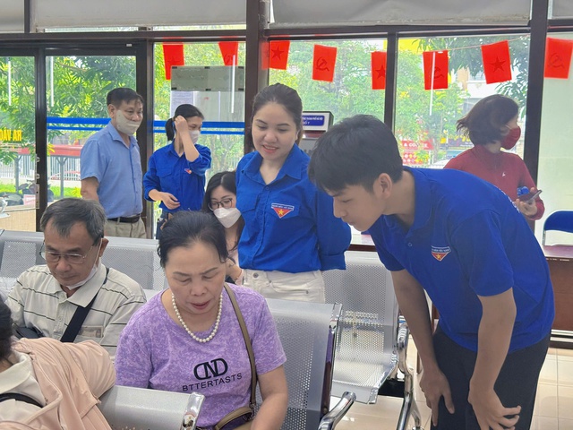 Thanh niên tình nguyện hỗ trợ vận hành mô hình chính quyền địa phương 2 cấp- Ảnh 1. Thanh niên tình nguyện hỗ trợ vận hành mô hình chính quyền địa phương 2 cấp- Ảnh 1.