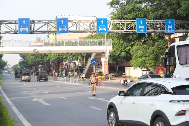 Giao thông thuận lợi ngày đầu phân làn đường Võ Chí Công- Ảnh 4. Giao thông thuận lợi ngày đầu phân làn đường Võ Chí Công- Ảnh 4.