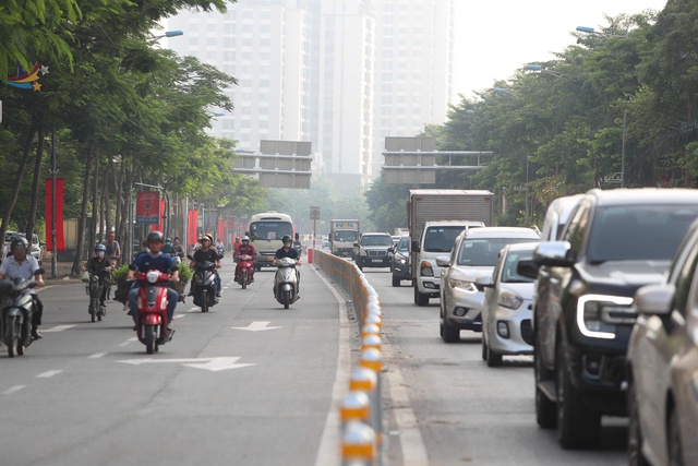 Giao thông thuận lợi ngày đầu phân làn đường Võ Chí Công- Ảnh 2. Giao thông thuận lợi ngày đầu phân làn đường Võ Chí Công- Ảnh 2.