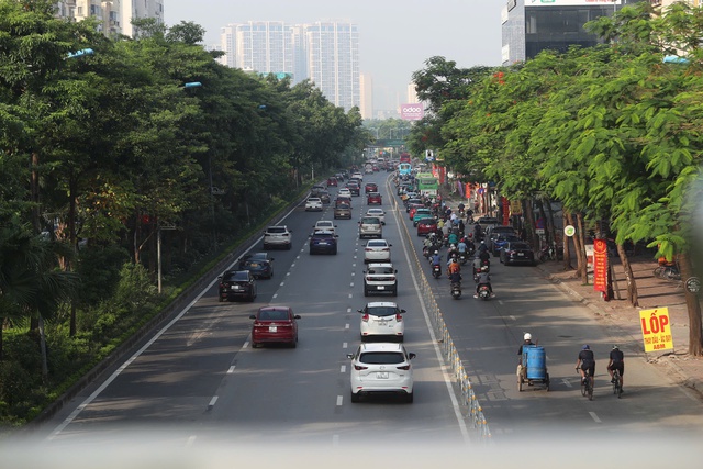 Giao thông thuận lợi ngày đầu phân làn đường Võ Chí Công- Ảnh 3. Giao thông thuận lợi ngày đầu phân làn đường Võ Chí Công- Ảnh 3.
