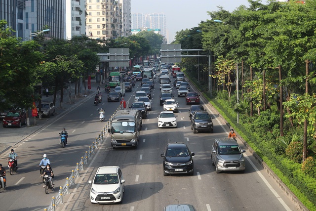 Giao thông thuận lợi ngày đầu phân làn đường Võ Chí Công- Ảnh 1. Giao thông thuận lợi ngày đầu phân làn đường Võ Chí Công- Ảnh 1.