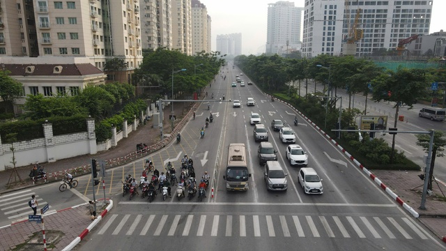 Giao thông thuận lợi ngày đầu phân làn đường Võ Chí Công- Ảnh 5. Giao thông thuận lợi ngày đầu phân làn đường Võ Chí Công- Ảnh 5.