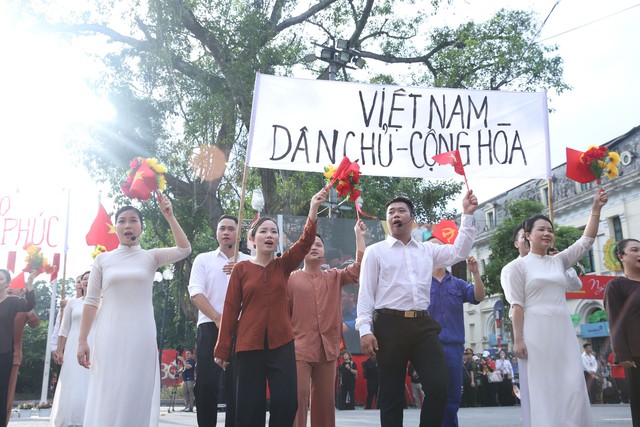 Ngày hội 'Vì Thủ đô bình yên' - Tôn vinh 80 năm truyền thống Công an Thủ đô- Ảnh 20. Ngày hội 'Vì Thủ đô bình yên' - Tôn vinh 80 năm truyền thống Công an Thủ đô- Ảnh 20.