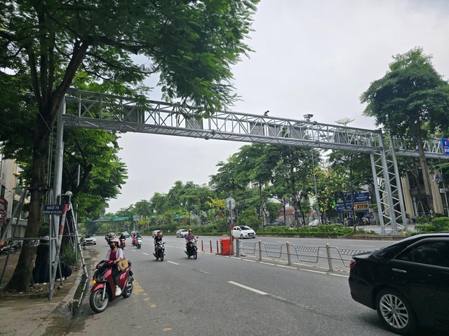 Hà Nội hoàn thành lắp đặt 26 bộ camera AI hỗ trợ theo dõi, giám sát giao thông - Ảnh 2. Hà Nội hoàn thành lắp đặt 26 bộ camera AI hỗ trợ theo dõi, giám sát giao thông - Ảnh 2.