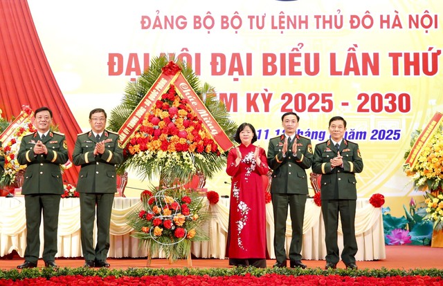 Đồng chí Bùi Thị Minh Hoài giữ chức Bí thư Đảng ủy Bộ Tư lệnh Thủ đô Hà Nội - Ảnh 1.