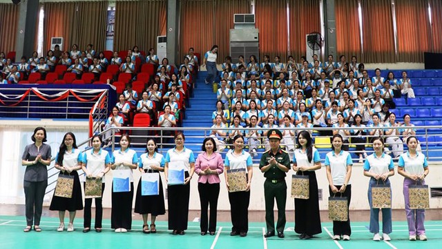 180 phụ nữ Thủ đô đại diện khối phụ nữ Việt Nam tham gia diễu hành- Ảnh 1.