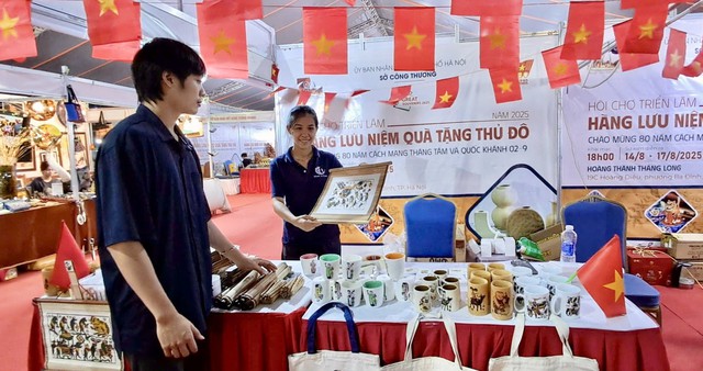 Khai mạc hội chợ hàng lưu niệm, quà tặng Thủ đô năm 2025- Ảnh 3.