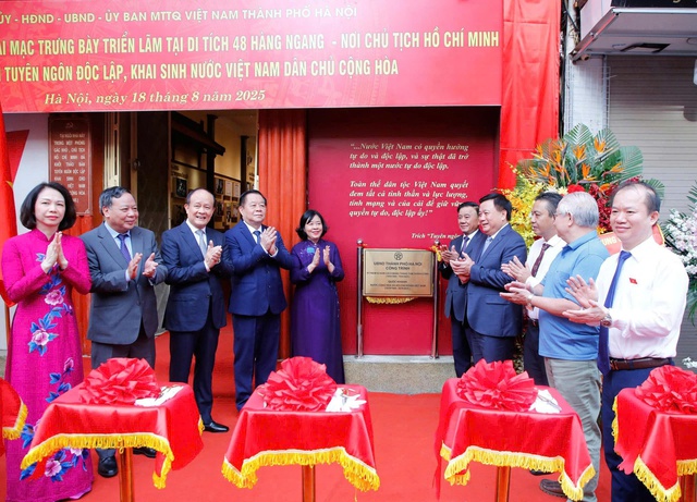 Hà Nội gắn biển công trình và trưng bày triển lãm tại di tích lịch sử 48 Hàng Ngang- Ảnh 3.
