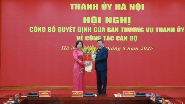 Hà Nội: Trao quyết định công tác cán bộ tại Ủy ban MTTQ Thành phố- Ảnh 1.