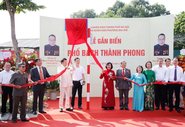 Hà Nội: Gắn biển tên 2 tuyến phố Lê Giản và Bạch Thành Phong- Ảnh 1.