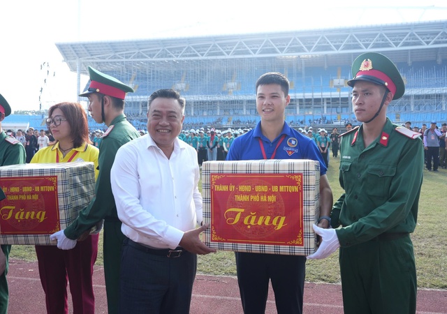 Chủ tịch UBND TP. Hà Nội thăm, động viên khối tham gia Lễ kỷ niệm, diễu binh, diễu hành A80- Ảnh 1.