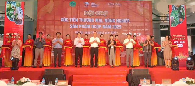Thúc đẩy tiêu thụ sản phẩm OCOP, nông sản Thủ đô và các tỉnh thành- Ảnh 1. Thúc đẩy tiêu thụ sản phẩm OCOP, nông sản Thủ đô và các tỉnh thành- Ảnh 1.