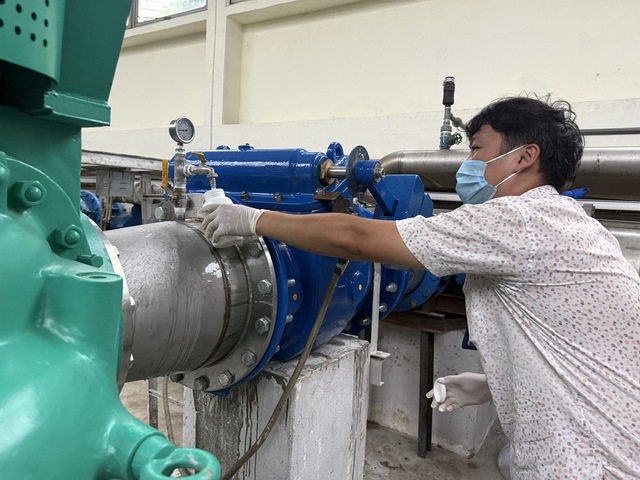 Hà Nội kiểm tra, giám sát chất lượng nước sạch- Ảnh 2. Hà Nội kiểm tra, giám sát chất lượng nước sạch- Ảnh 2.